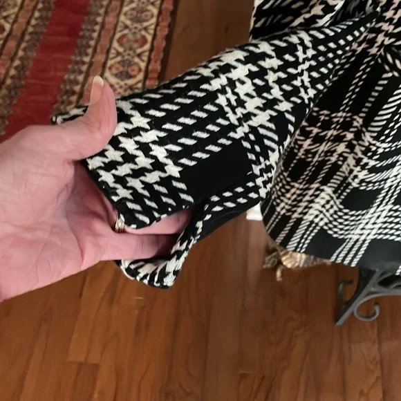 BLACK and WHITE PLAID COAT sz M - Picture 4 of 9